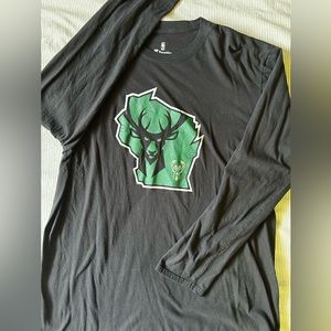 3 shirts included! XL Milwaukee Bucks shirts